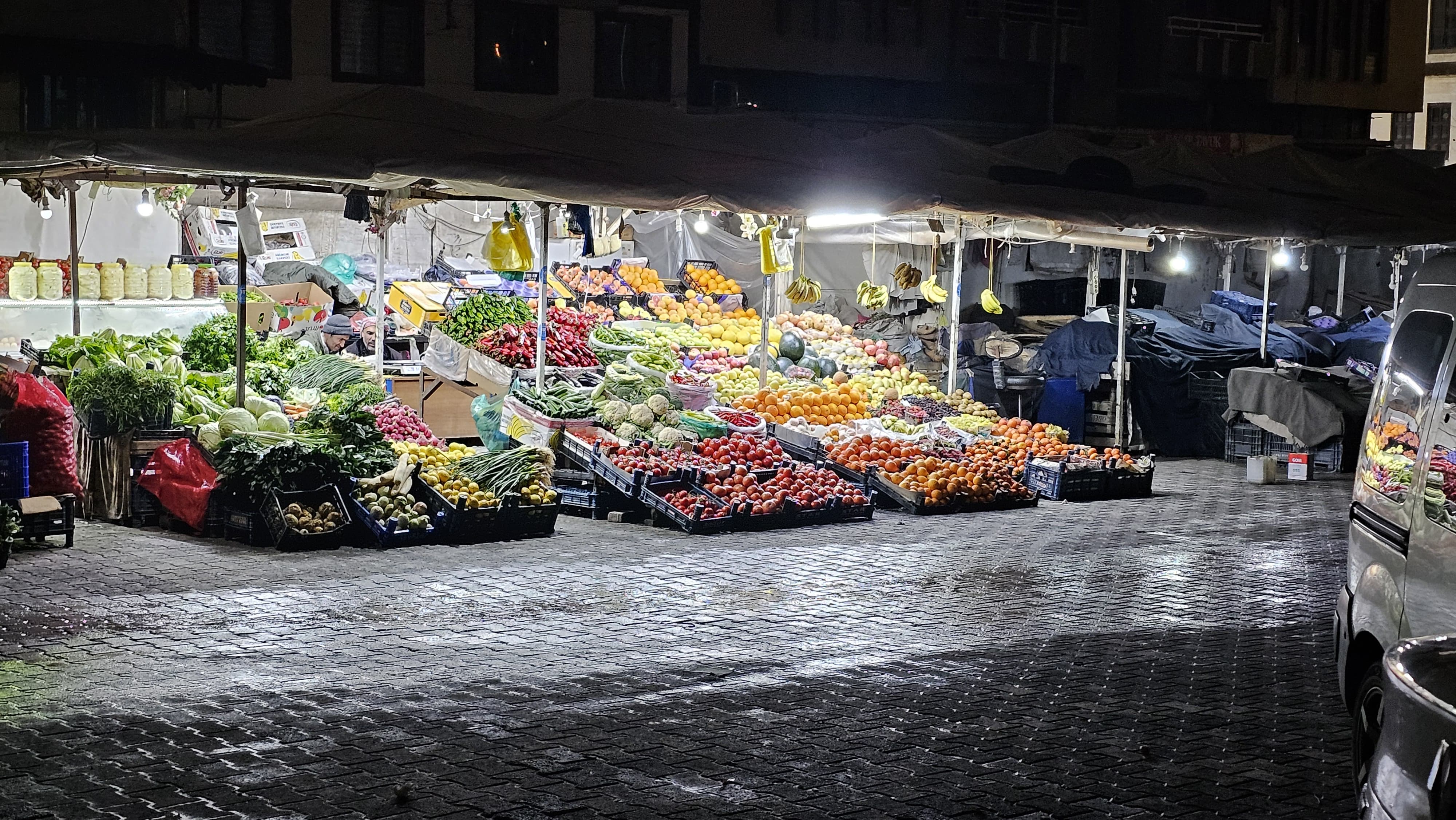 Şanlıurfa’nın gece pazarı!