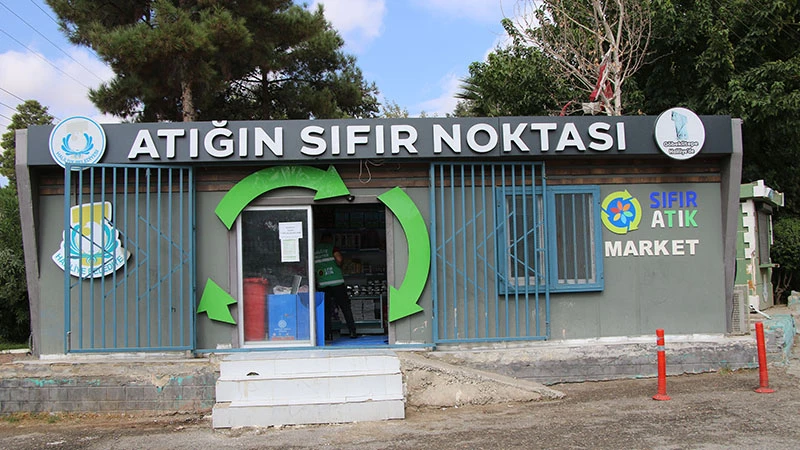 Belediye geri dönüştürülebilir atık getirenlere temizlik ürünleriyle ödüllendiriyor