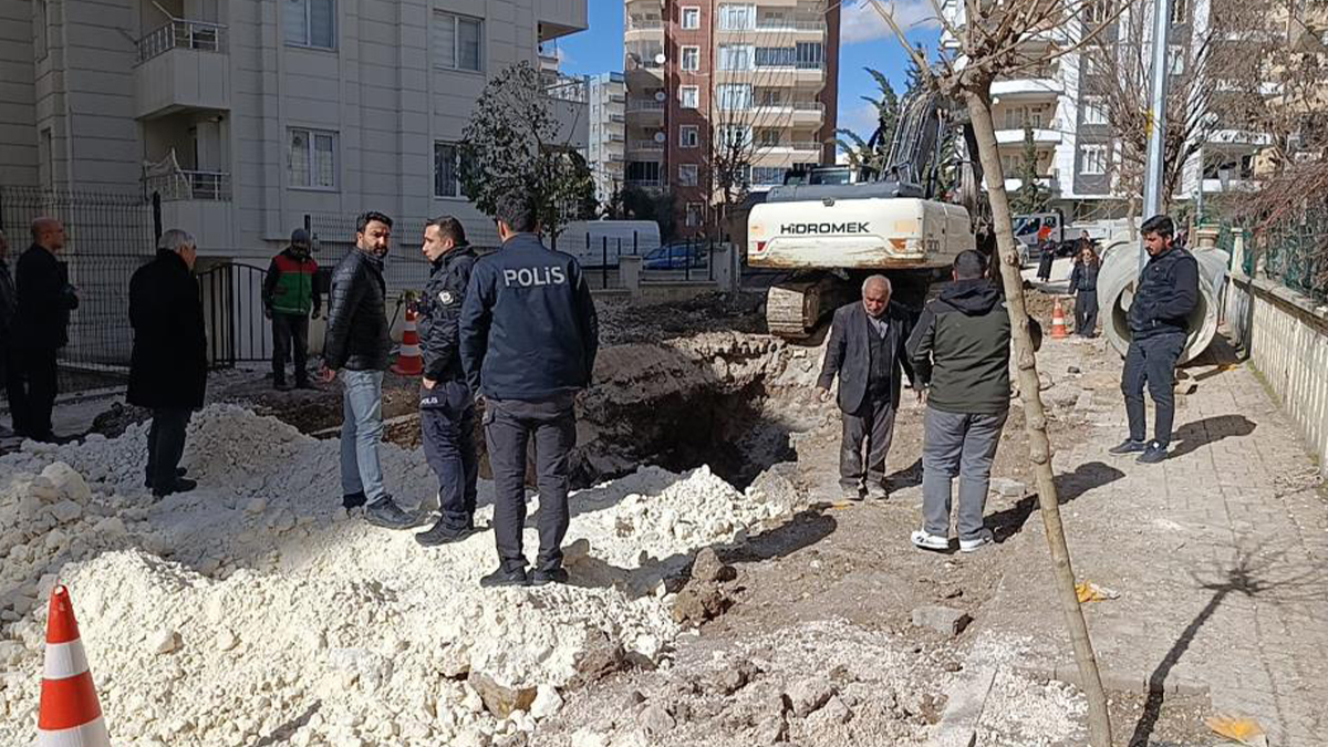 Şanlıurfa'da göçük altında kalan 2 işçi kurtarıldı