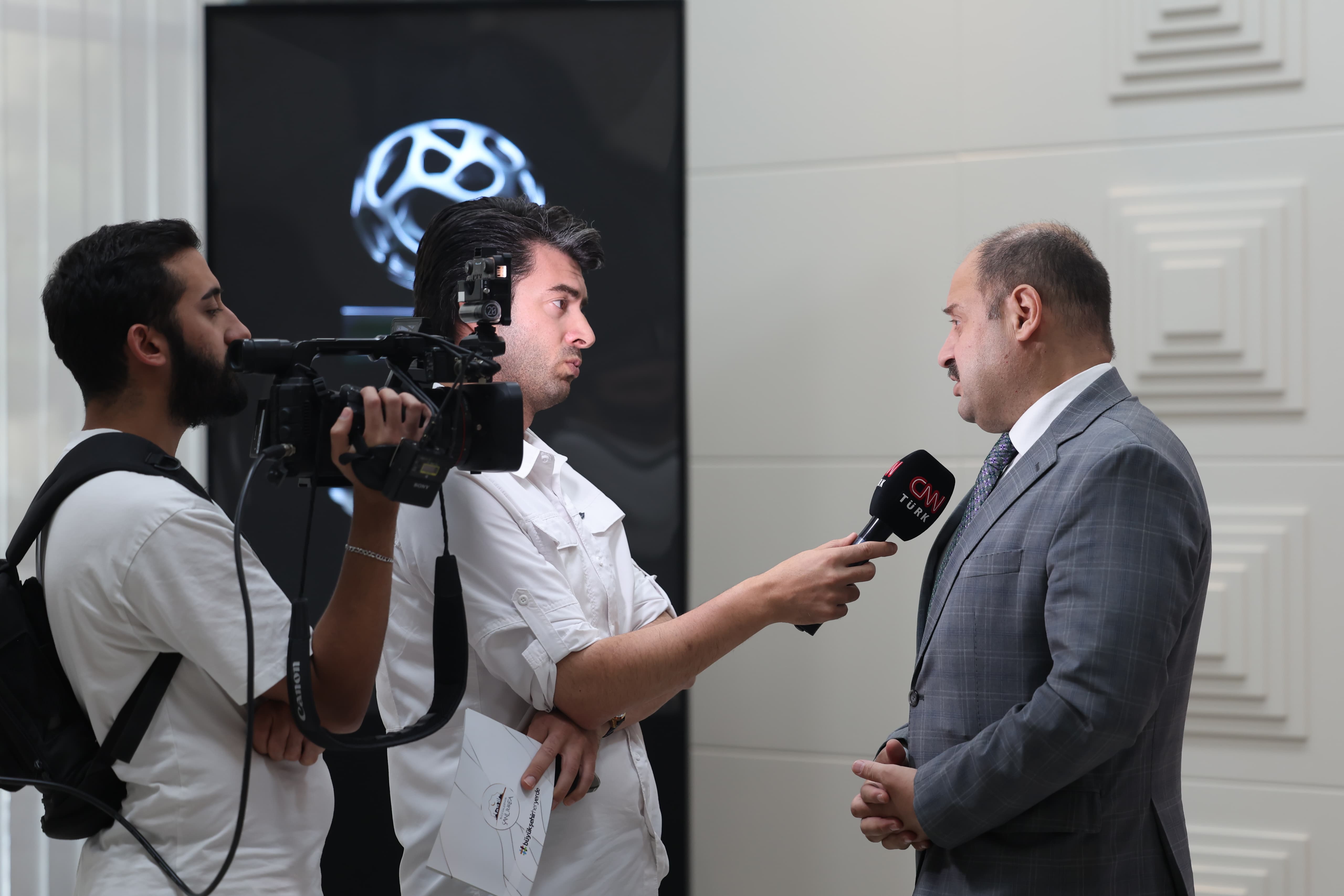 Başkan Gülpınar'dan tarihi çağrı! Şanlıurfa altın çağına yatırımcı arıyor
