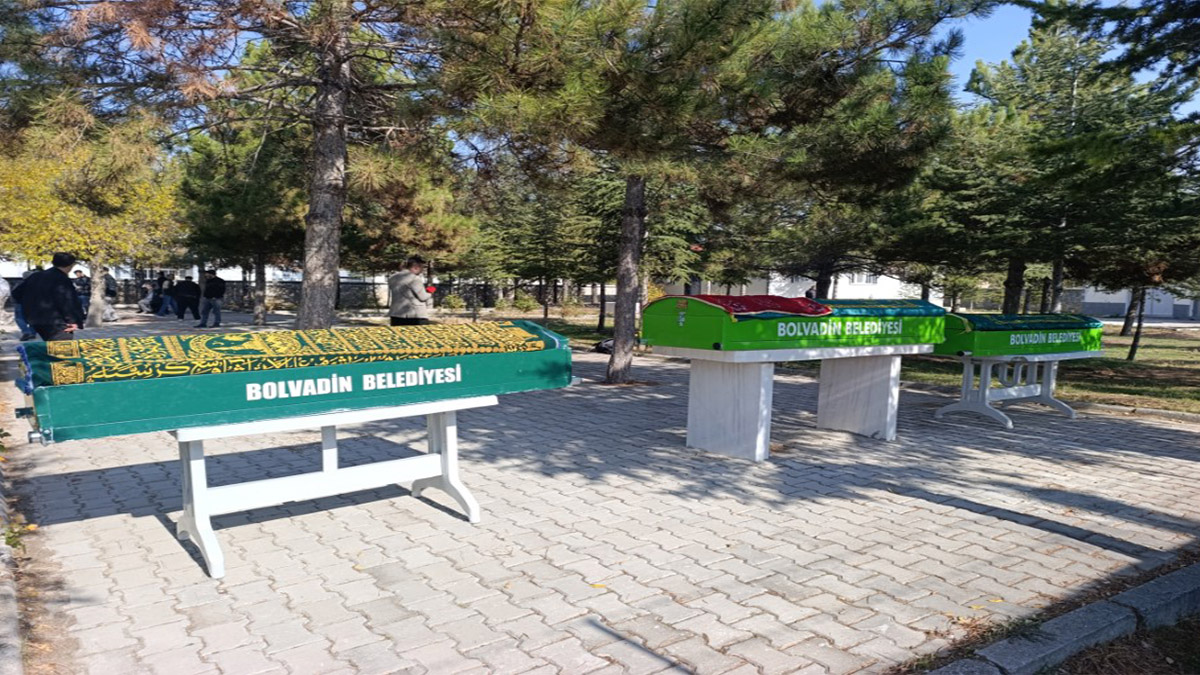 Günün en acı karesi: Anne ve çocukları…