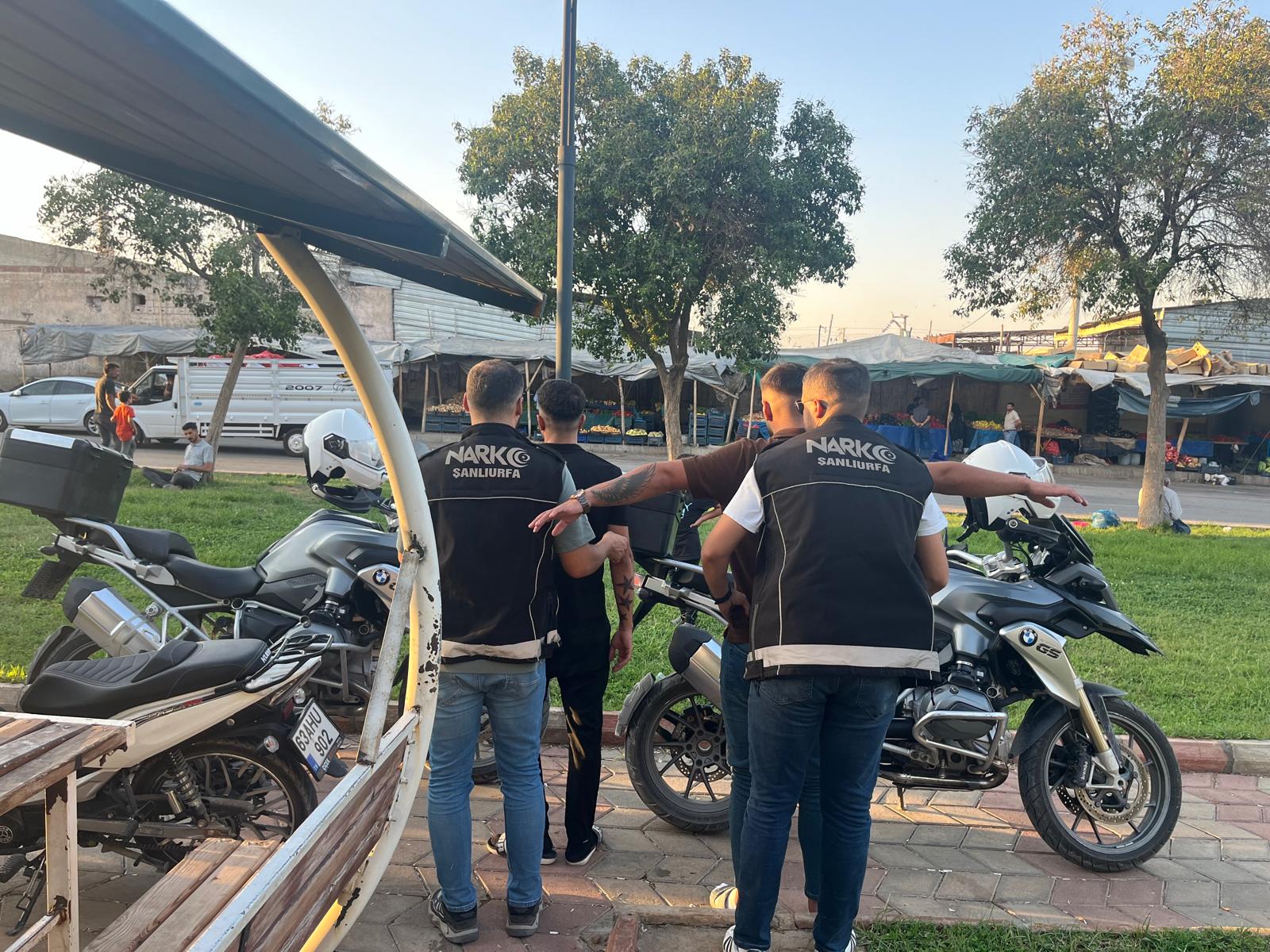 Şanlıurfa polisi, uyuşturucu satıcılarının ensesinde