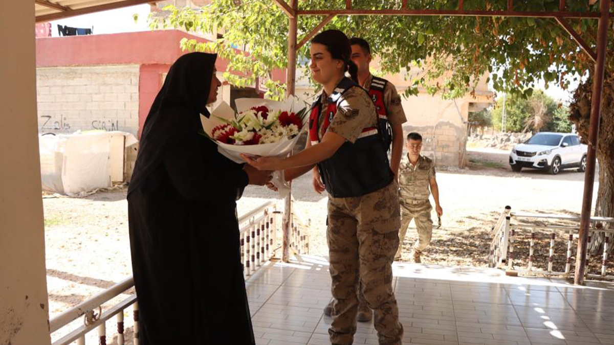 Şanlıurfa’da şehit ailesine anlamlı ziyaret