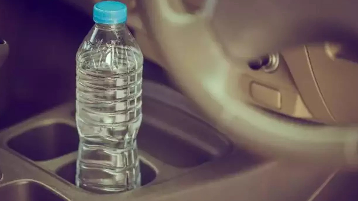 Sıcak havada arabada kalan sular zehir saçıyor!