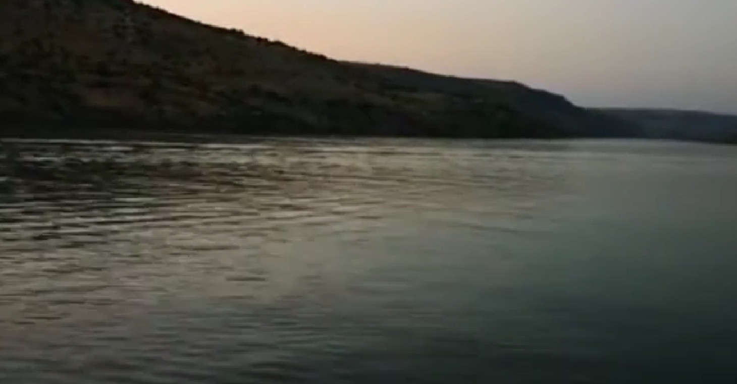 Şanlıurfa'da tekneye rüzgar engeli! Sularda mahsur kaldılar...