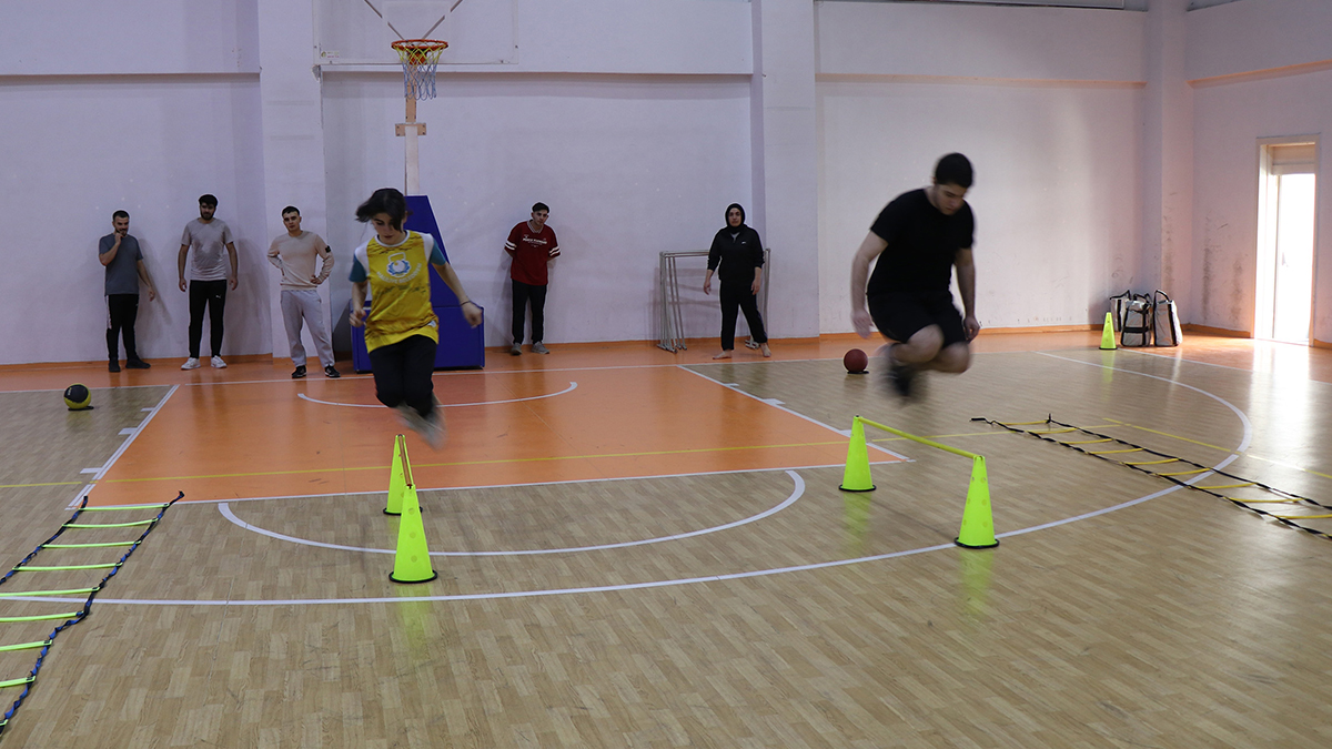 Haliliye’de gençler ücretsiz parkurlarda form tutuyor