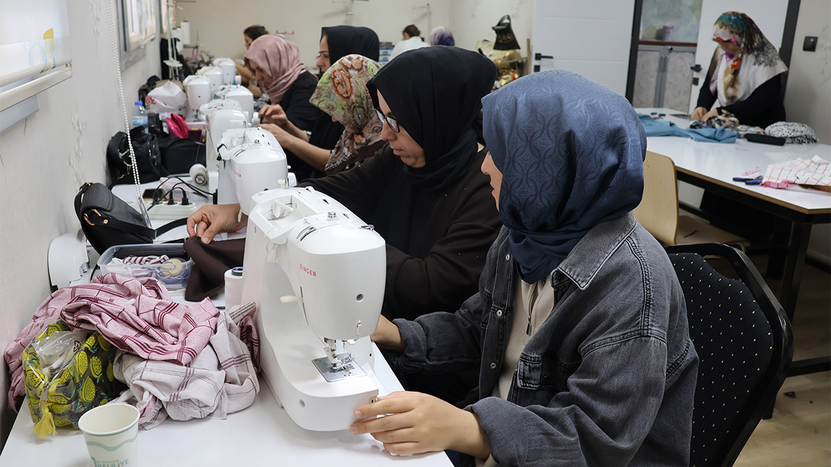 Şanlıurfa’da kadınlar için kurs seferberliği! Hem öğreniyor hem üretiyorlar