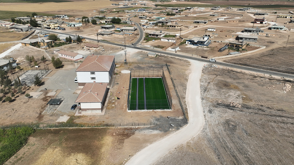 Harran'da her mahalleye halı saha projesi hızla ilerliyor