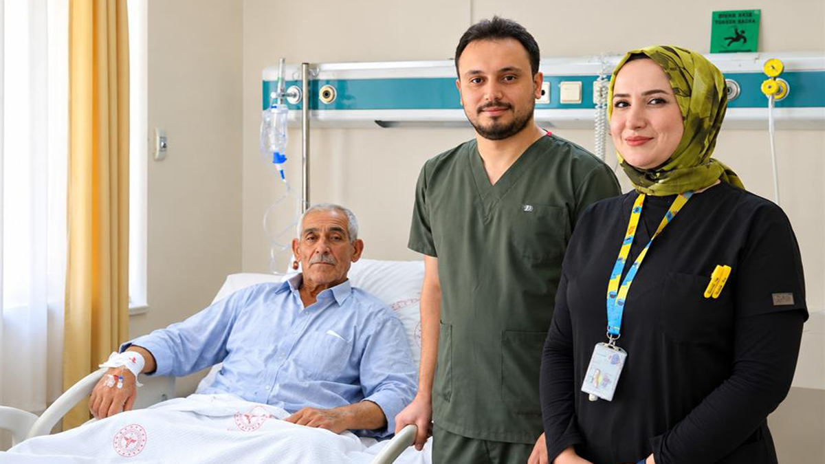 Şanlıurfa’da 60 yaşındaki hastaya başarılı operasyon!  Kalp cerrahisinde önemli adım...