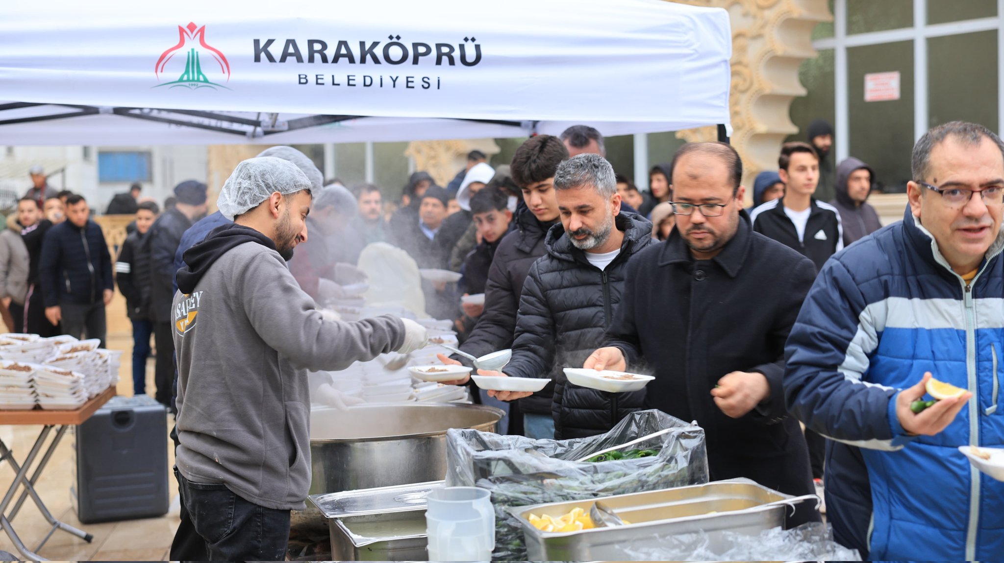 Karaköprü Belediyesinden onlarca kişiye tirit ikramı