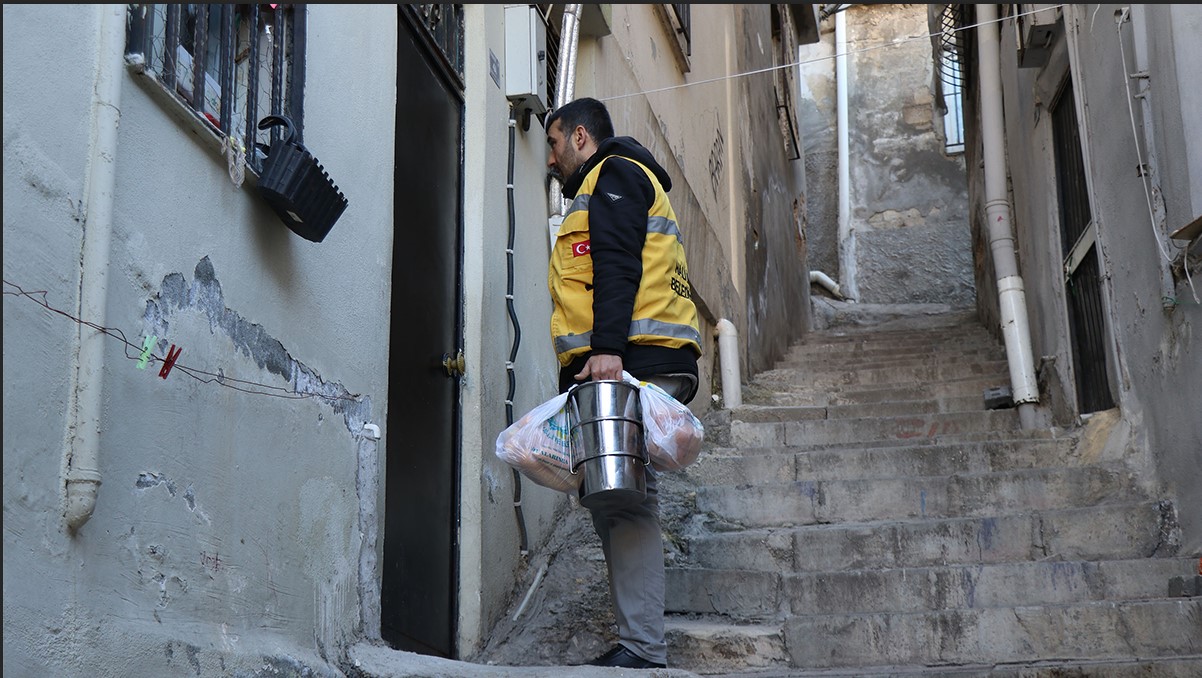 Kapıdan sofraya: Haliliye’de evlere iftar ikramı devam ediyor