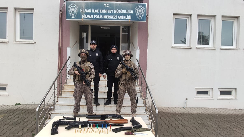 Hilvan'da eş zamanlı operasyon: 9 şüpheli gözaltına alındı