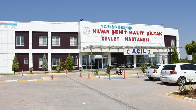 Urfa'da feci kaza!  Tıra arkadan çarpan otomobil sürücüsü ağır yaralandı