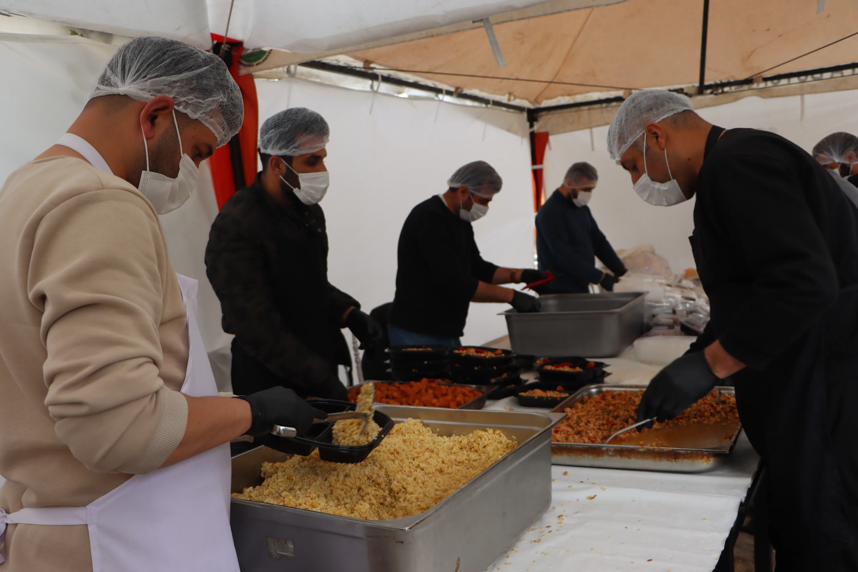 Şanlıurfa’da her gün 600 aileye iftar servisi