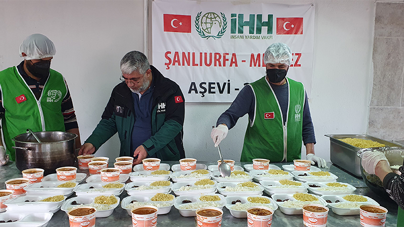 Şanlıurfa İHH ihtiyaç sahiplerini yalnız bırakmıyor