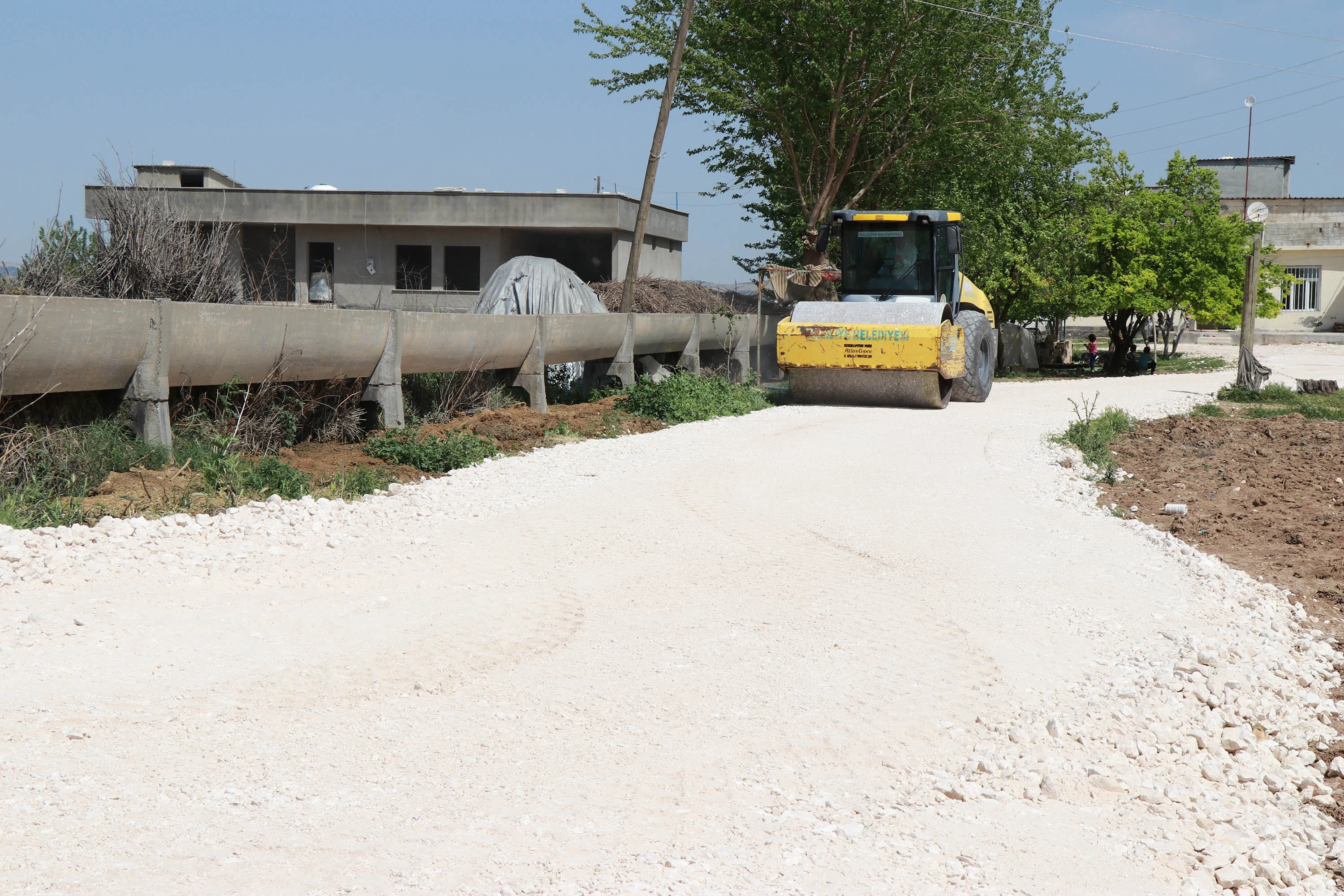 Haliliye’de kırsal mahallelerde yol çalışması!
