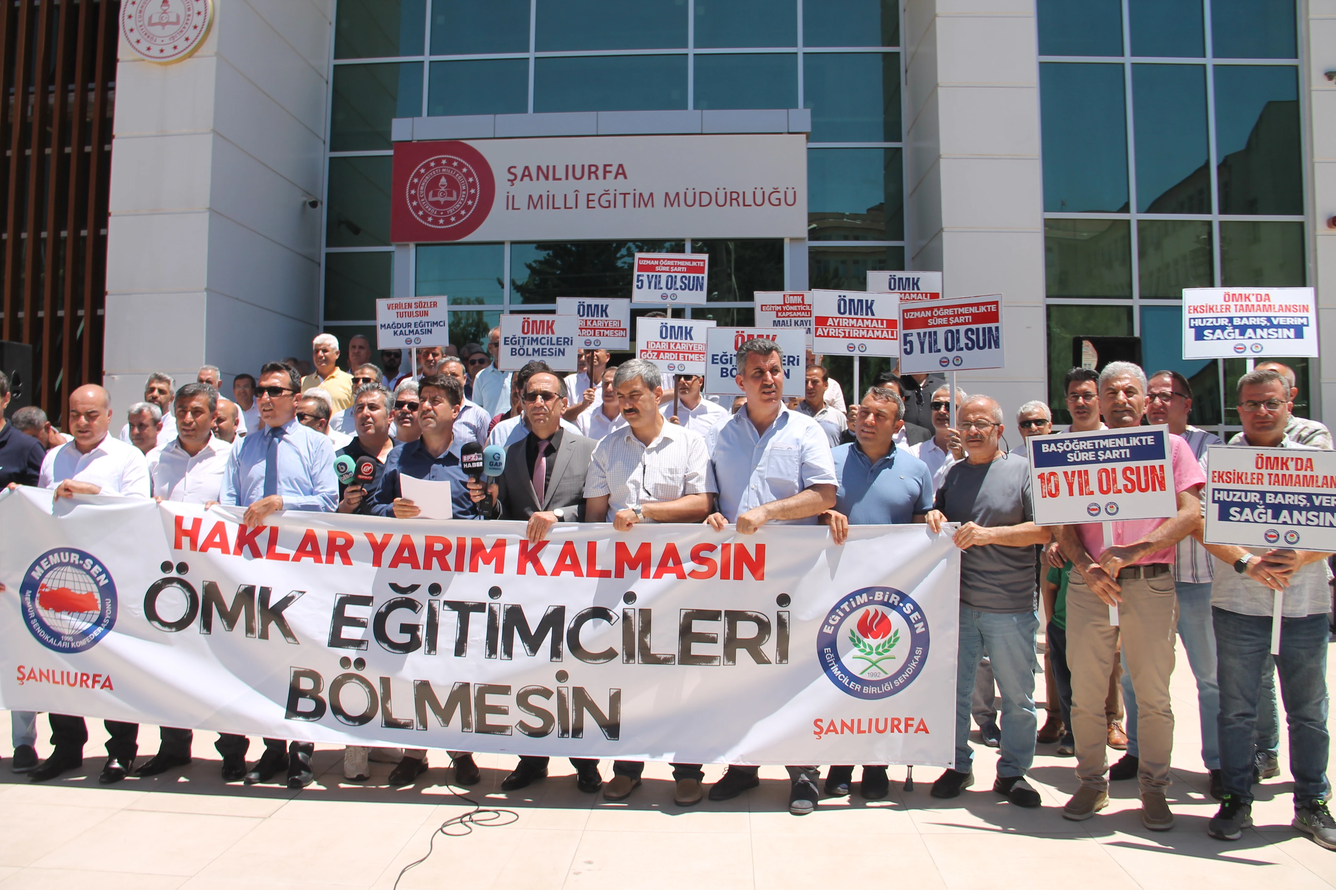 Memur-Sen Şanlıurfa Şubesi'nden ÖMK'ye tepki "Haklar yarım kalmasın, ÖMK eğitimcileri bölmesin!"