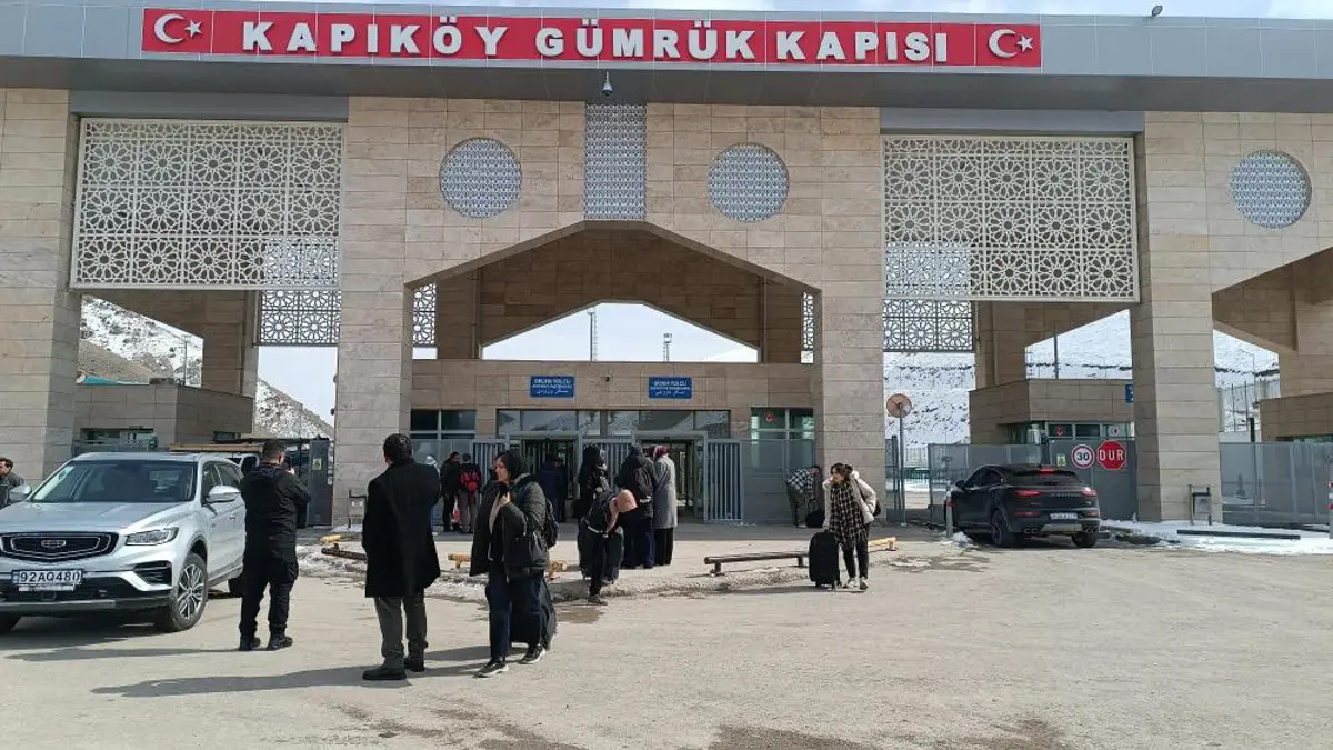 Türkiye’deki İranlılar sınıra akın etti! "Ülkemize destek için dönüyoruz"