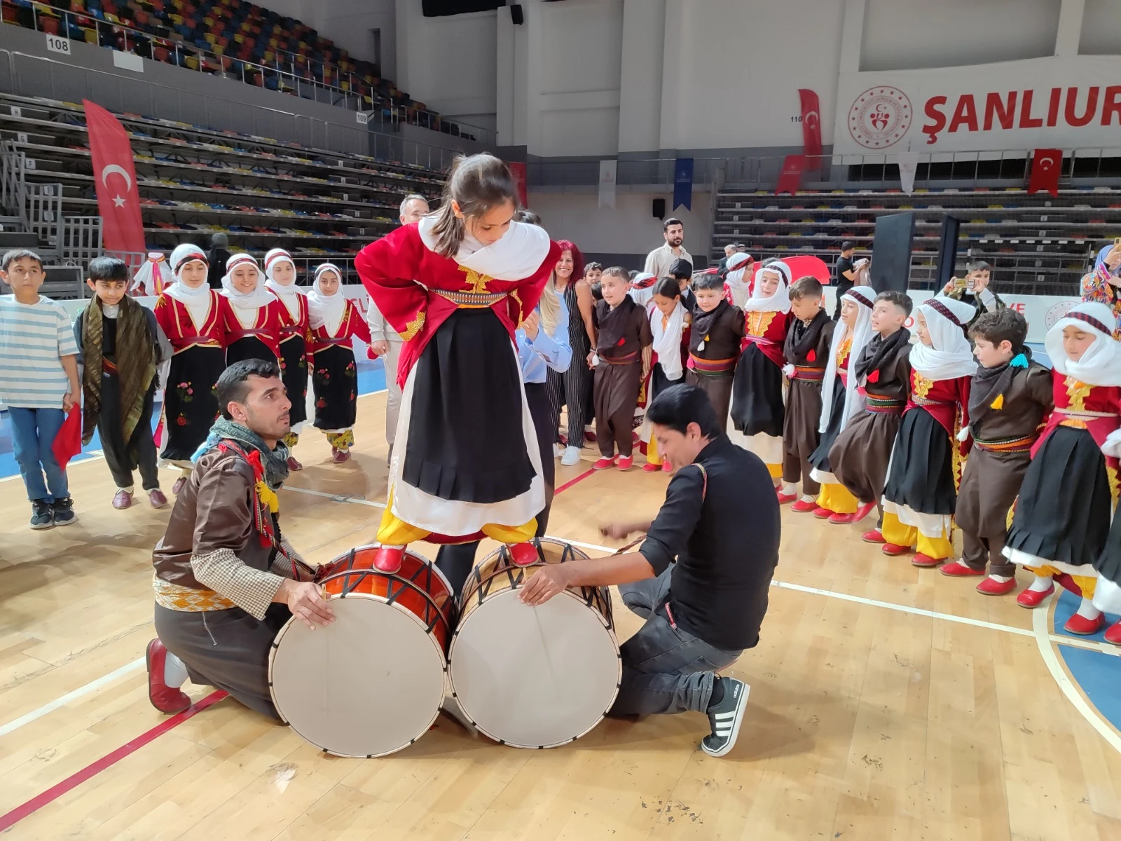 Şanlıurfa'da halk oyunları rüzgarı esti! İşte Valilik Kupası'nın şampiyonları...