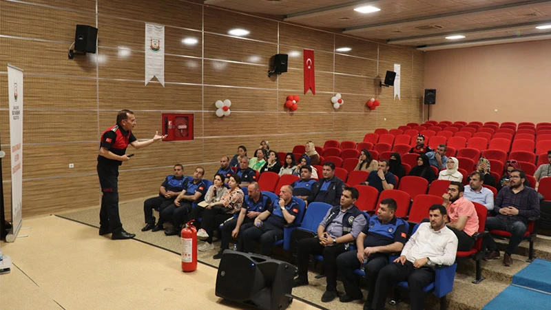 Büyükşehir personeline yangın önleme tedbirleri konulu eğitim