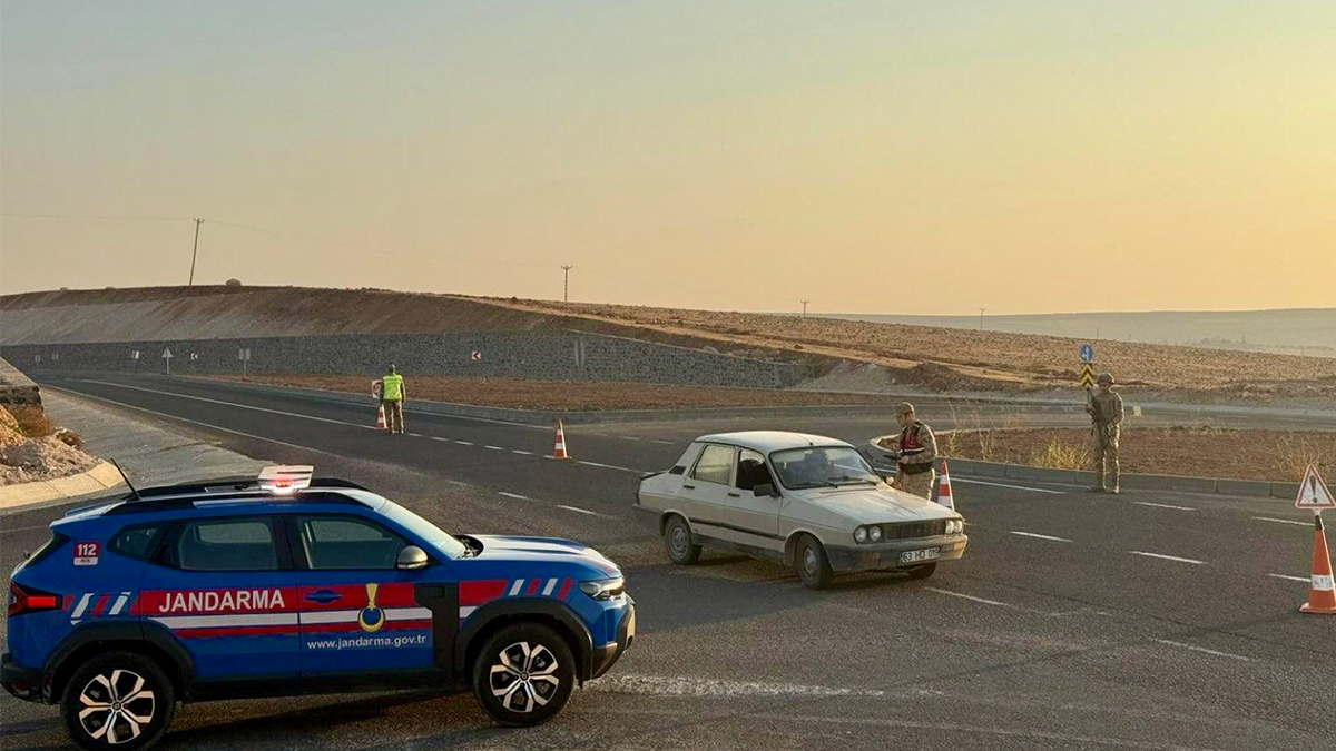 Akçakale’de 3 araç ve 2 sürücü trafikten men edildi