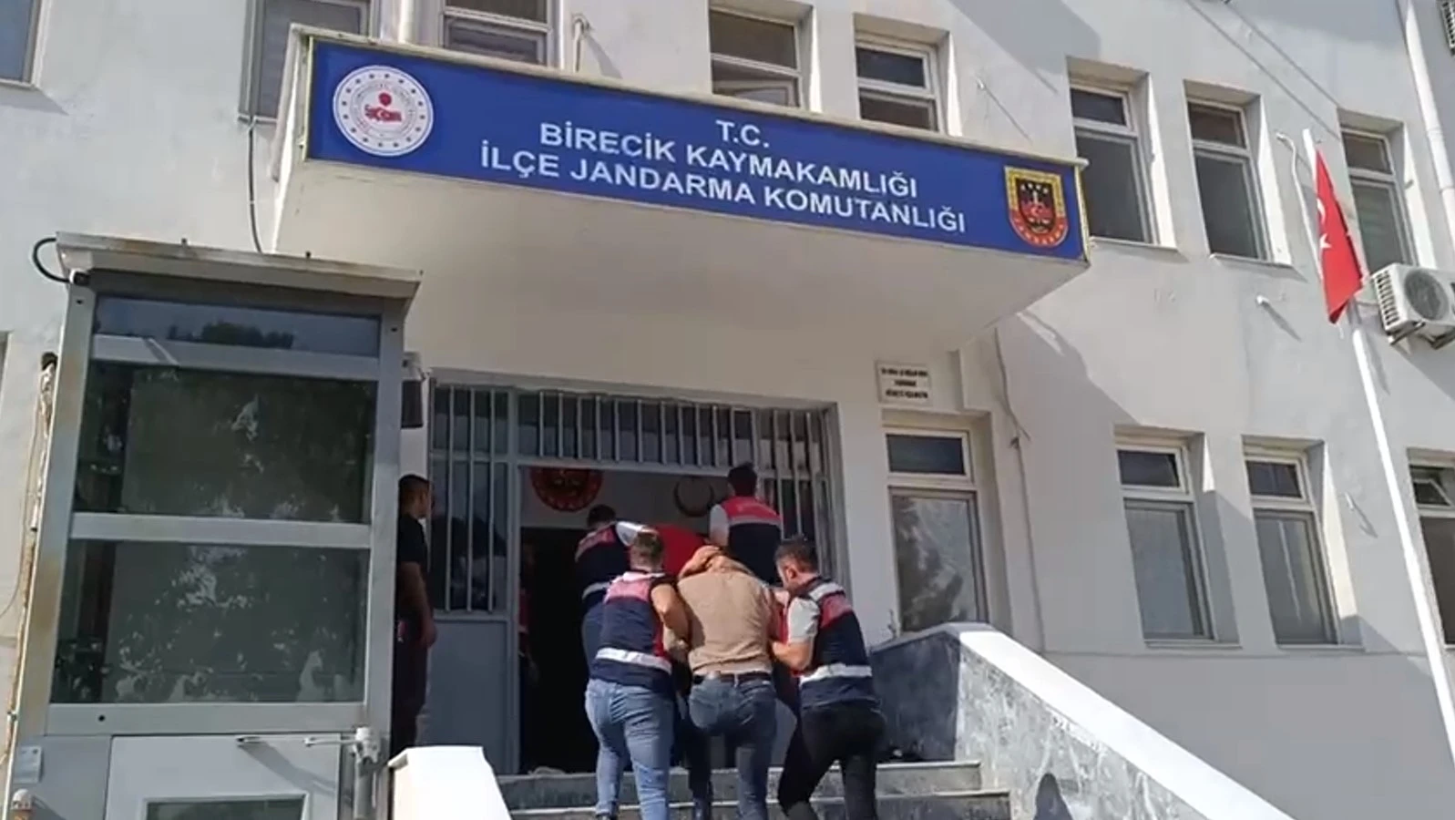 Urfa’da aranıyorlardı JASAT Gaziantep'te yakaladı