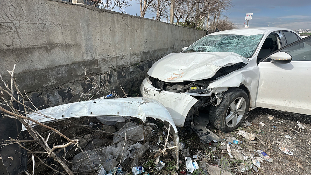 Şanlıurfa’da otomobil yayaya çarptı! 1’i ağır 2 yaralı
