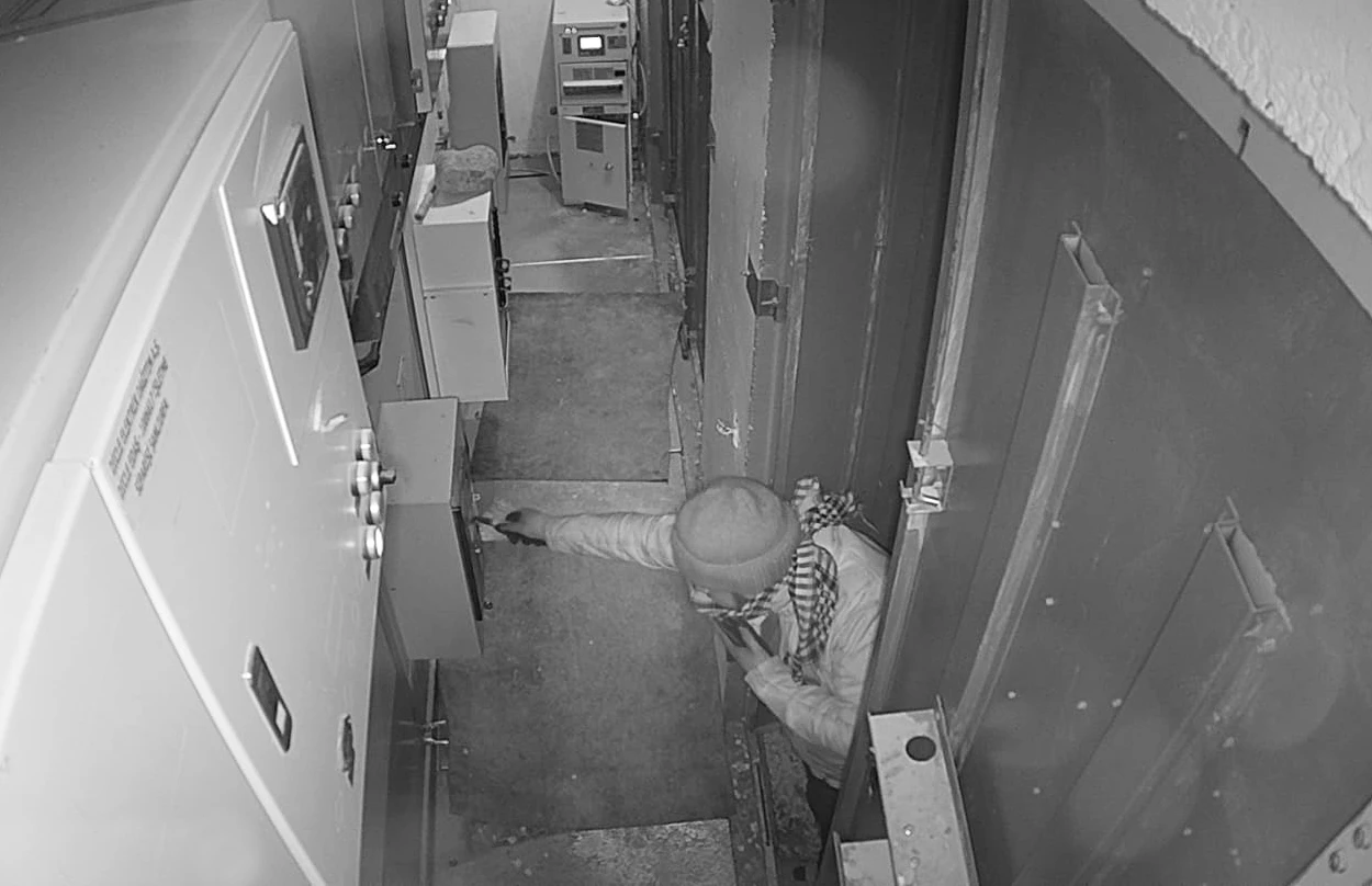 Şanlıurfa’da korku dolu anlar kamerada! Kaçak elektrik için canlarını hiçe saydılar