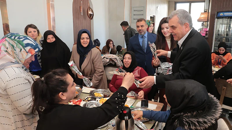 Başkan Beyazgül şehit annelerinin 8 Mart'ını kutladı: "Kadınlarımızı yılın her günü hatırlamalıyız"