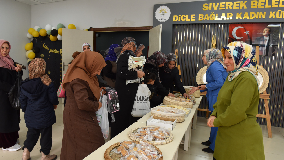 Siverek’te manevi gece! Zikirmatik ve mevlit paketleri dağıtıldı