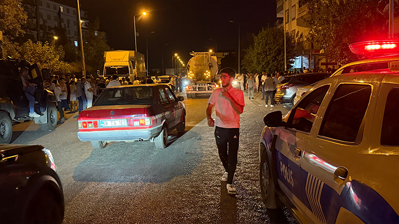 Gece yarısı kahvehanede silahlı kavga! Yaralılar var