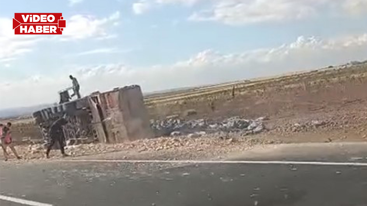 Şanlıurfa’da kontrolden çıkan kamyon yan yattı!