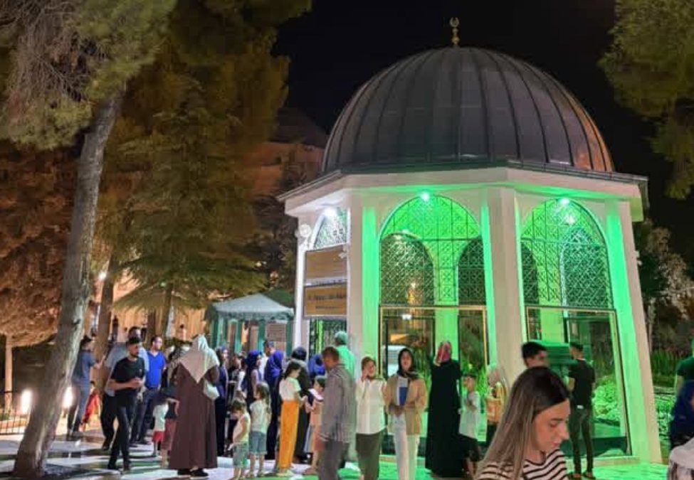 Şanlıurfa'da Mevlid Kandili coşkusu... İbadethanelere akın ettiler