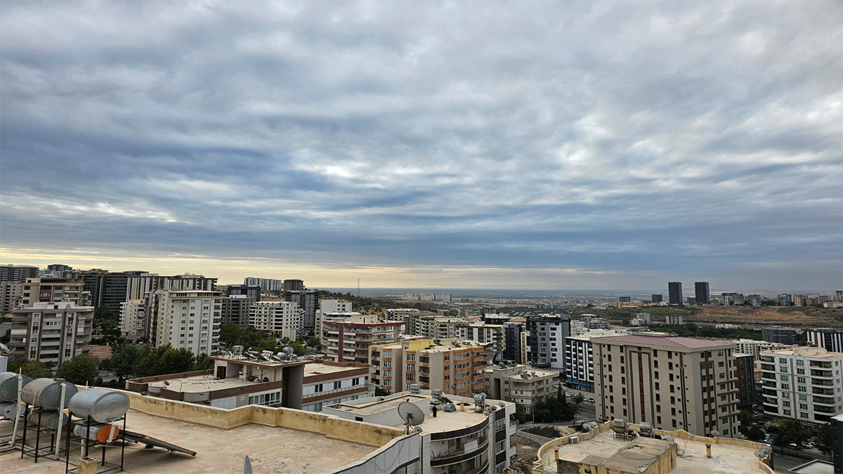 Şanlıurfa semalarını karabulutlar kapladı! Beklenen yağmur…