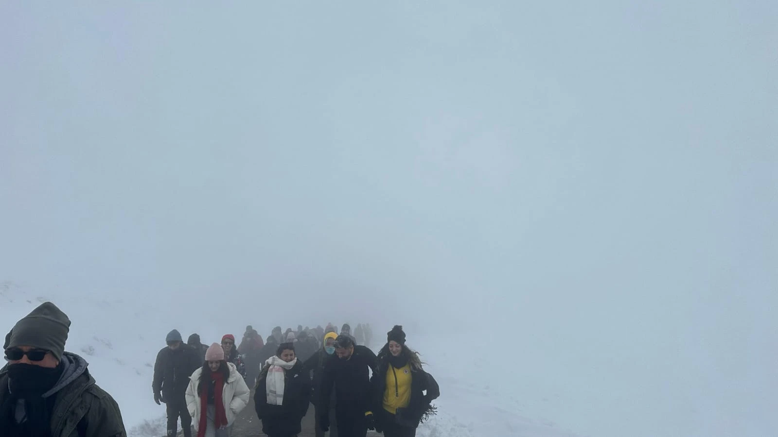 Bembeyaz bir macera: Şanlıurfa’da doğa tutkunları Karacadağ’a yürüdü