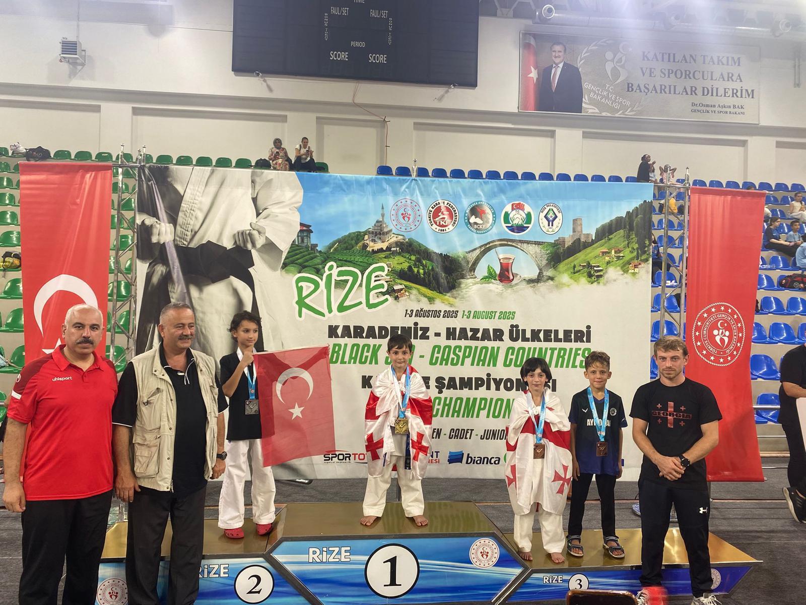 Şanlıurfalı minikler Karadeniz’i salladı! 6 madalya...