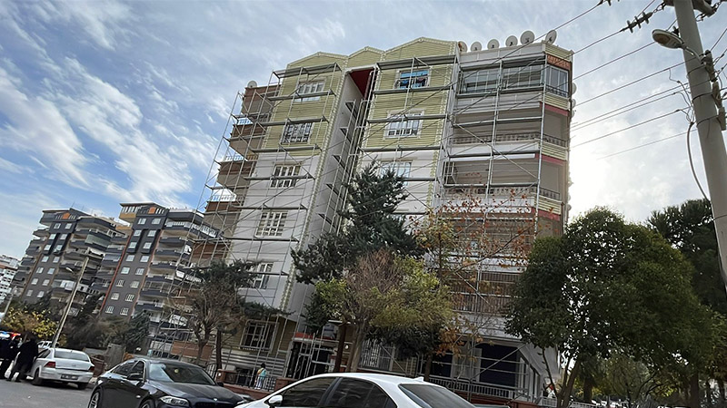 Şanlıurfa’da feci olay! Elektrik akımına kapılarak metrelerce yükseklikten düşen usta hayatını kaybetti