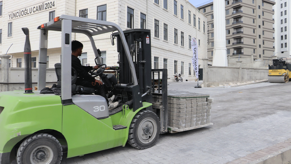 Karaköprü’de mahalledeki sokaklar yeni yüzüne kavuştu