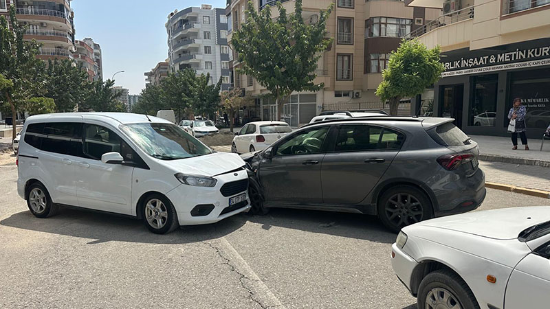 Karaköprü'de maddi hasarlı kaza!