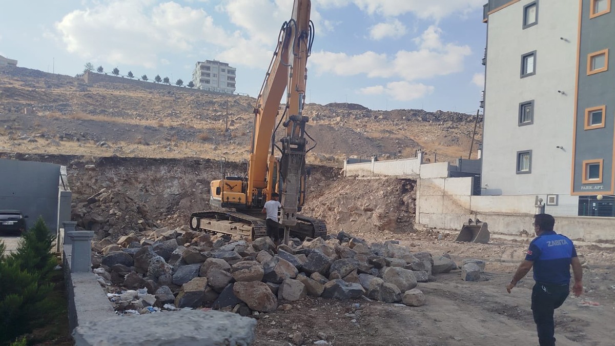 Karaköprü’de iş makinelerine ‘saat’ denetimi