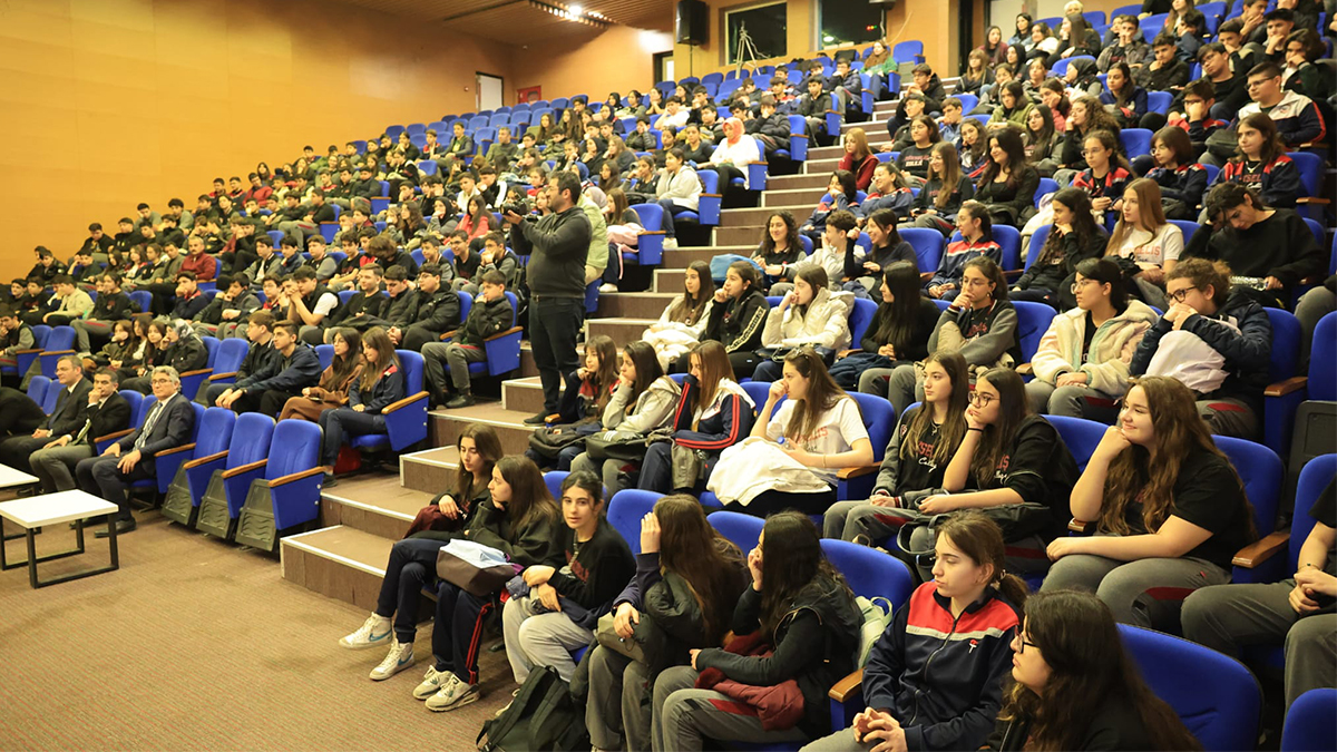 Bilim yolunda başarıya teşvik: Karaköprü’de gençler ödüllendirdi