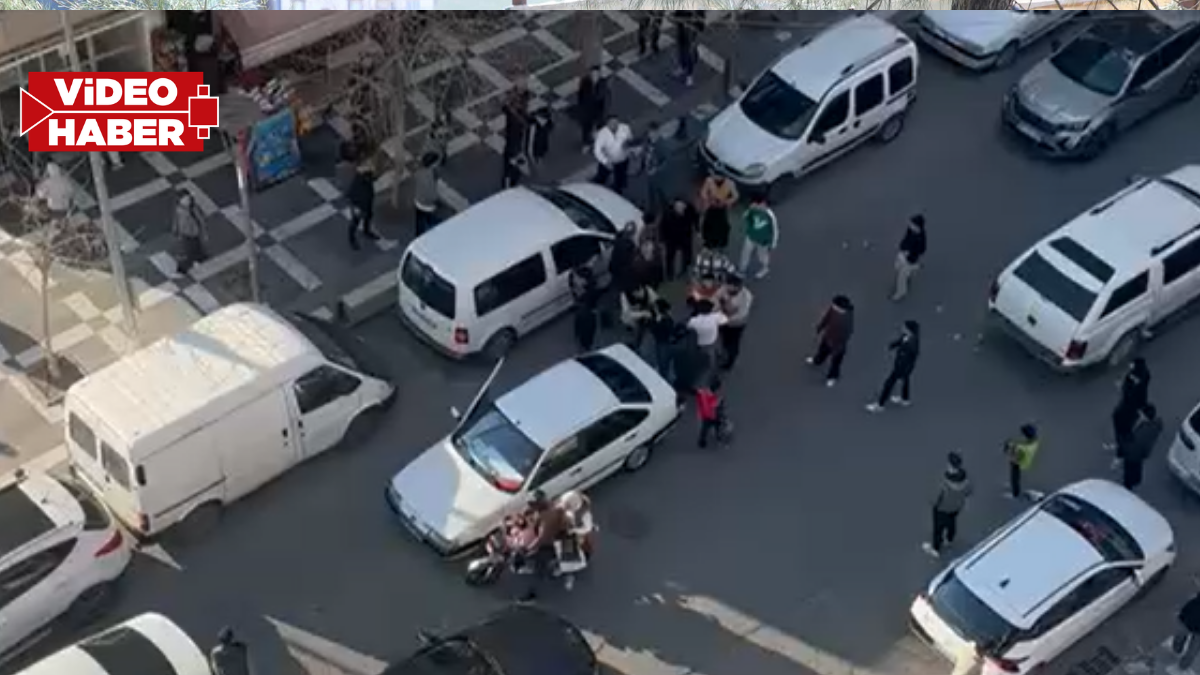 Şanlıurfa’da cadde ortasında iki grup arasında arbede! Ortalık bir anda karıştı