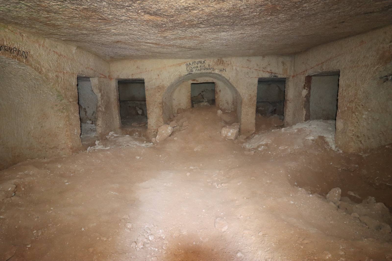 Şanlıurfa’da gizemli kaya mezarı gün yüzüne çıktı