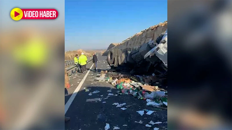 Şanlıurfa'da tır devrildi! Yol trafiğe kapandı
