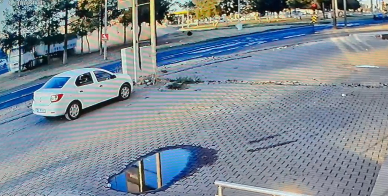 Şanlıurfa'da TIR dehşeti kameralarda! Araçları biçip dükkâna girdi