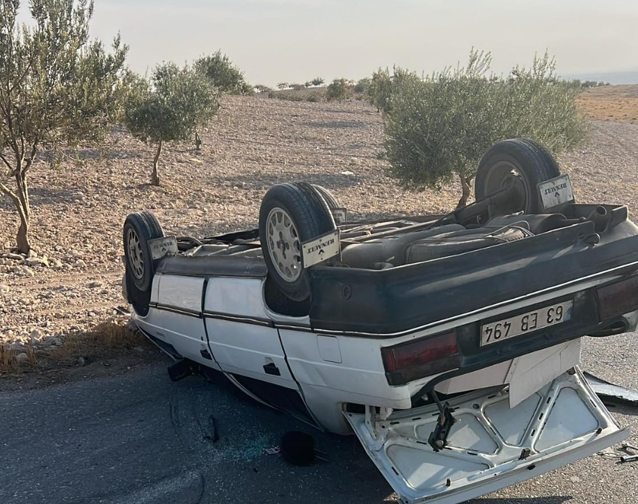 Virajı alamayınca takla attı! Şanlıurfa'daki kazada yaralı var...
