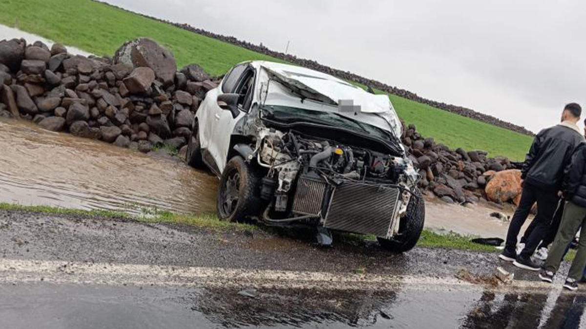 Viranşehir–Diyarbakır yolunda otomobil takla attı: Yaralılar var...