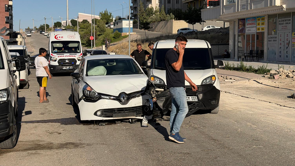 Şanlıurfa'da korkutan an: Dönüş manevrası kazayla sonuçlandı