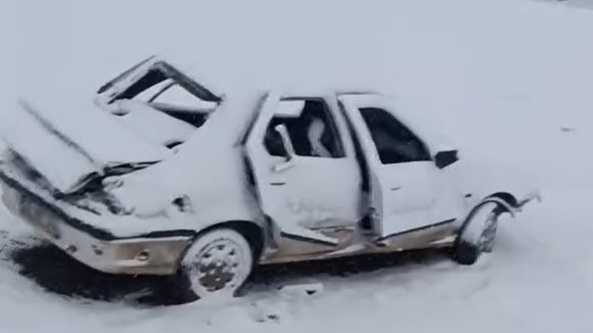 Şanlıurfa’da kar yağışı nedeniyle otomobil devrildi: Yaralı var