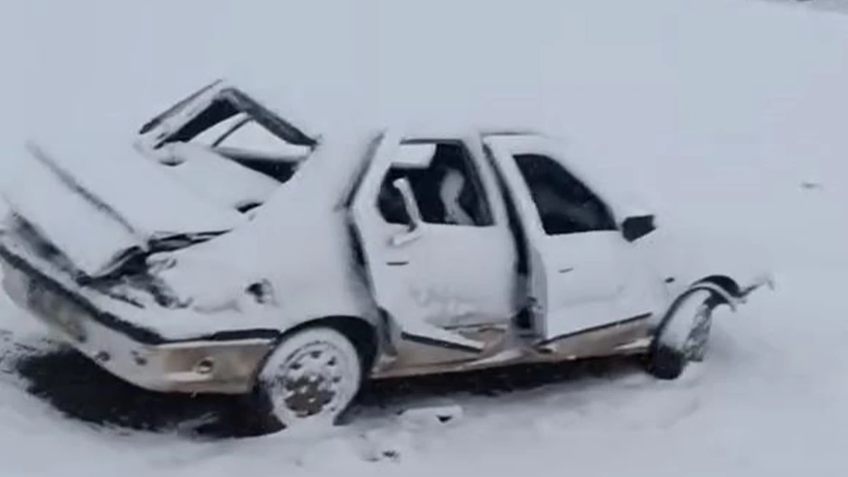 Şanlıurfa’da kar yağışı nedeniyle otomobil devrildi: Yaralı var